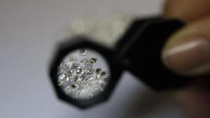 Diamants, lingots et sacs Vuitton : méfiez-vous des gens de confiance !