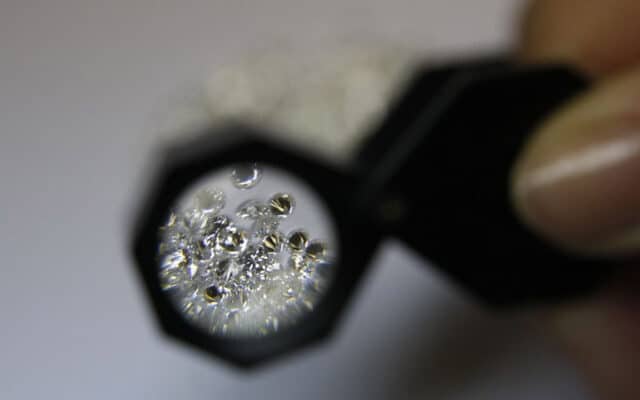 Diamants, lingots et sacs Vuitton : méfiez-vous des gens de confiance !